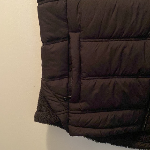 Bernardo Quilted Puffer Vest - Picture 8 of 13